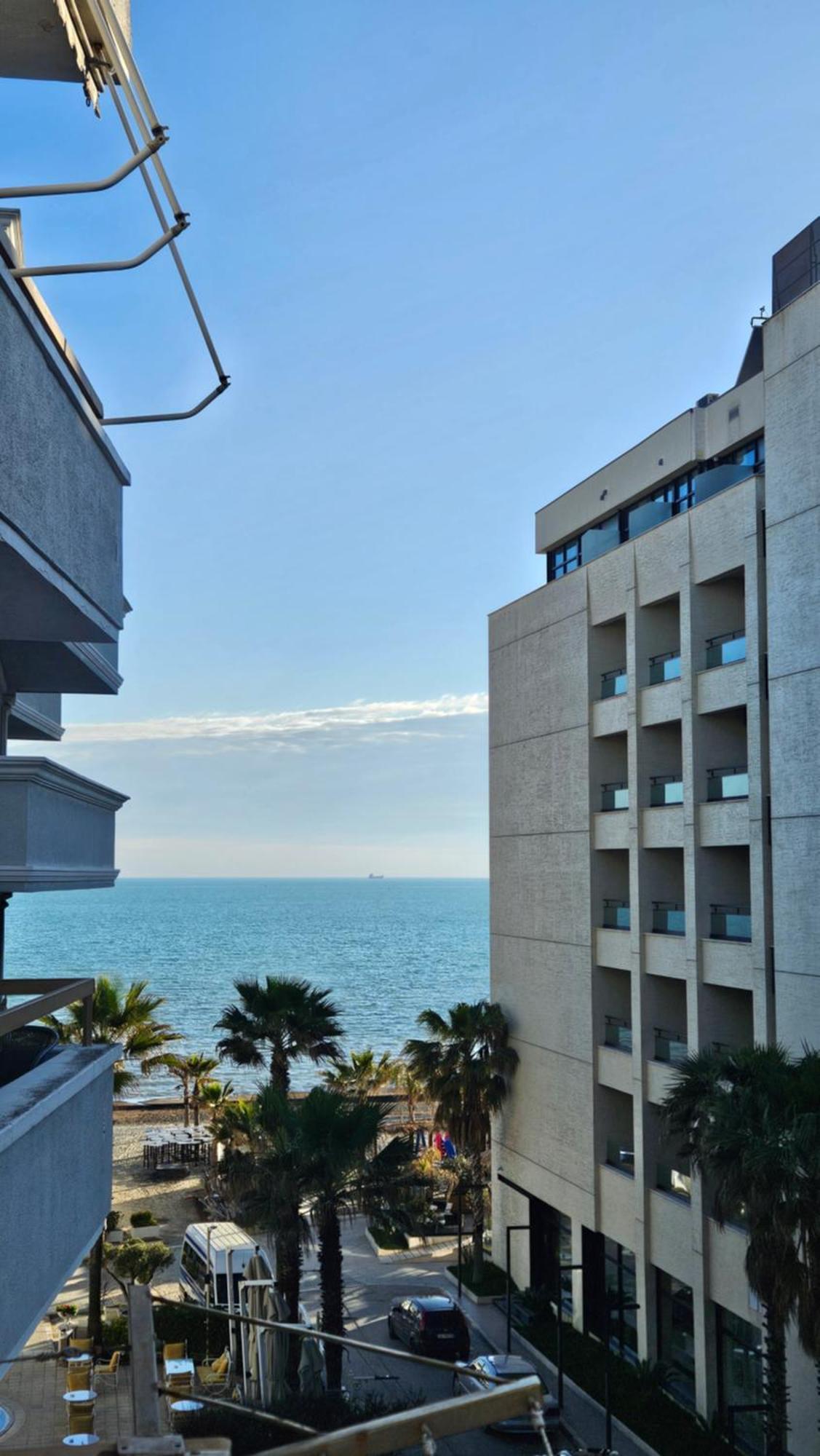 Appartamento Sea View Apartament. Luxury Area In Durres Beach. Esterno foto